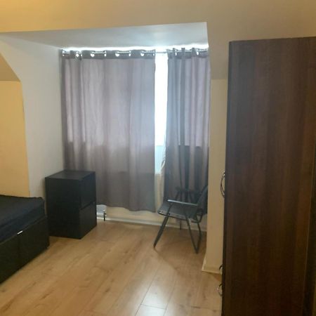 לינה וארוחת בוקר דאגנהאם At Apex House מראה חיצוני תמונה